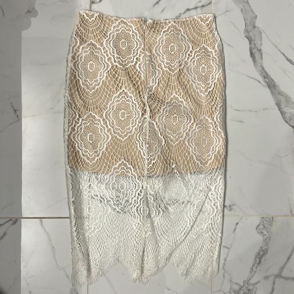 Nude and white pencil skirt - Picture 2 of 3